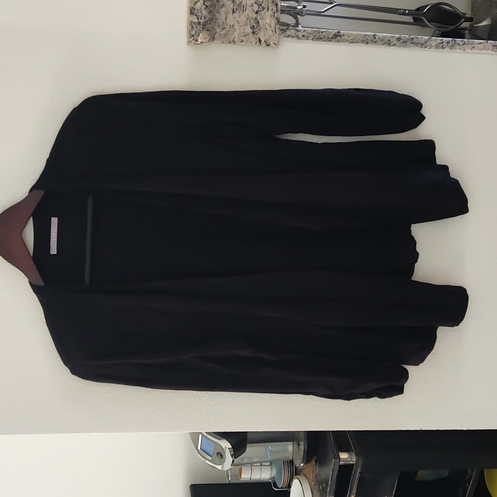 Black 3/4, scrunch sleeve blazer with shoulder pads.